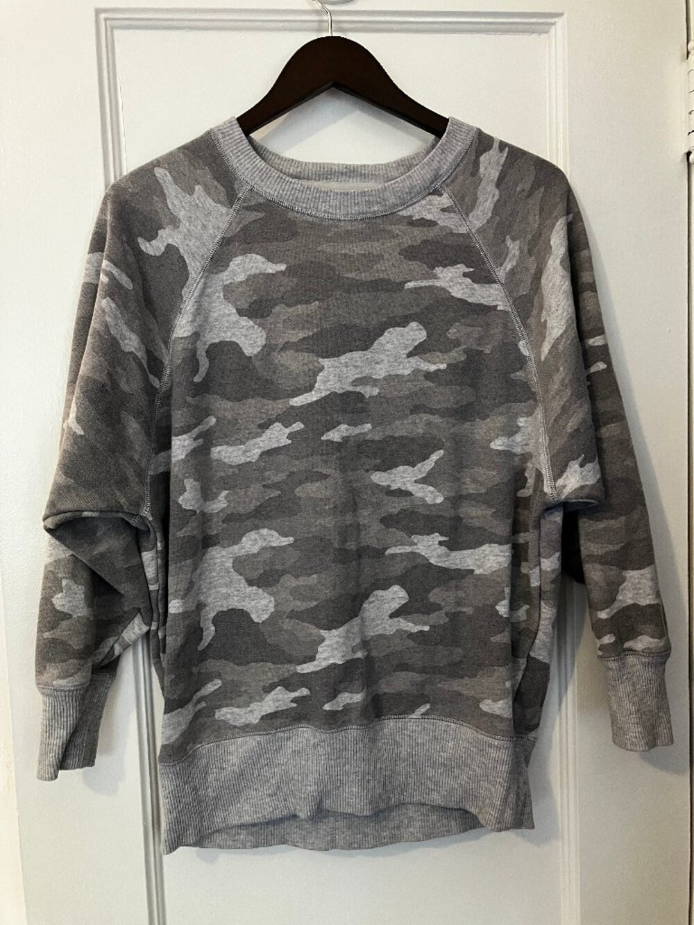 Aerie City Sweatshirt in Glacier Gray camo, oversized crewneck, XS Womens